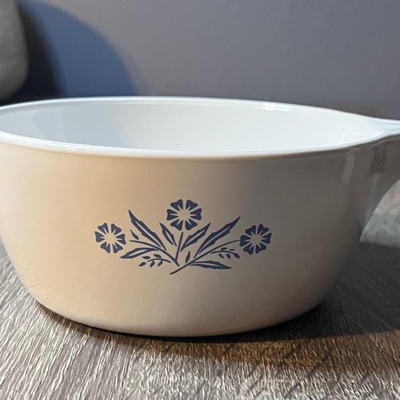 CorningWare Blue Cornflower P-82-B 1-1/2 Pint Sauce Pan w/o Lid Vintage‎ - Picture 1 of 7
